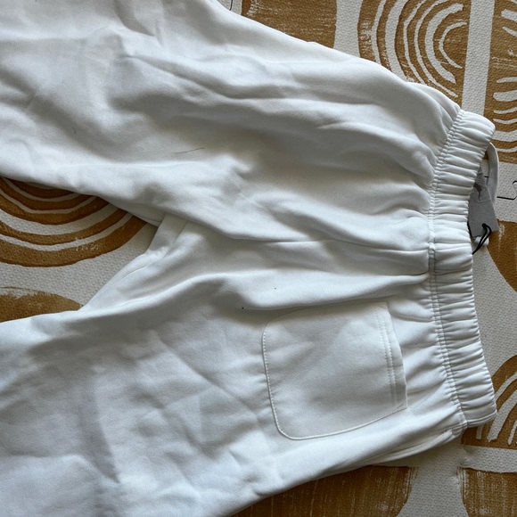 Essential Joggers - Picture 4 of 5